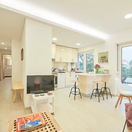 Light With Amazing Balcony, By Timecooler Appartement