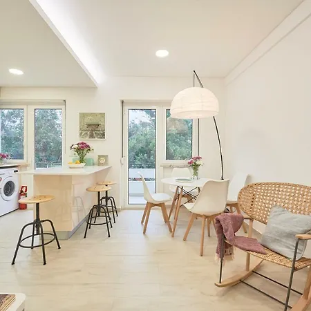 Light With Amazing Balcony, By Timecooler Apartment *