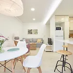 דירה Light With Amazing Balcony, By Timecooler *